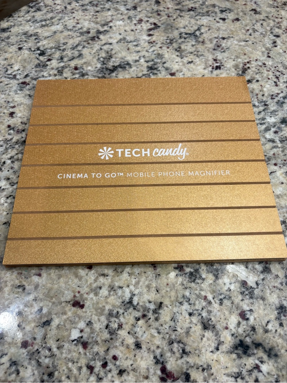 Tech Candy Cinema to go Mobile phone magnifier GUC small spot on back